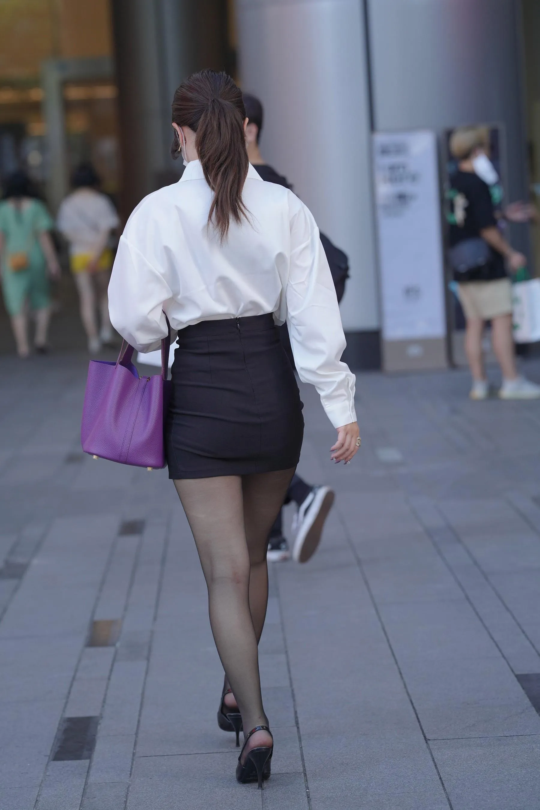 魔镜街拍 NO.184 街拍黑丝包臀裙小姐姐 [137P]插图8